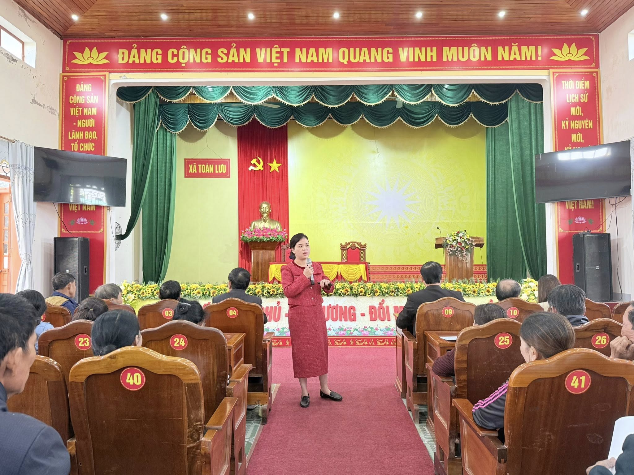 Hội Nông dân xã Toàn Lưu tổ chức lớp tập huấn kỹ thuật làm nấm cho hội viên