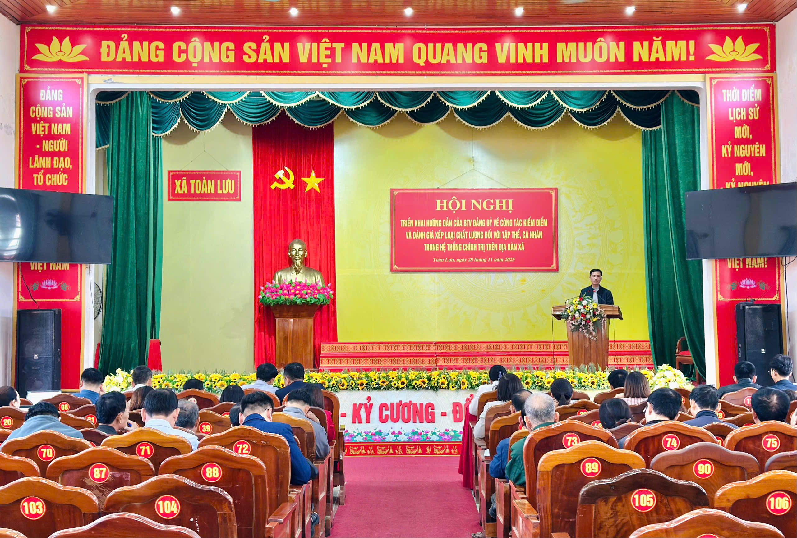 Nghiên cứu kỹ hướng dẫn kiểm điểm, đánh giá, xếp loại cuối năm một cách nghiêm túc, chất lượng 