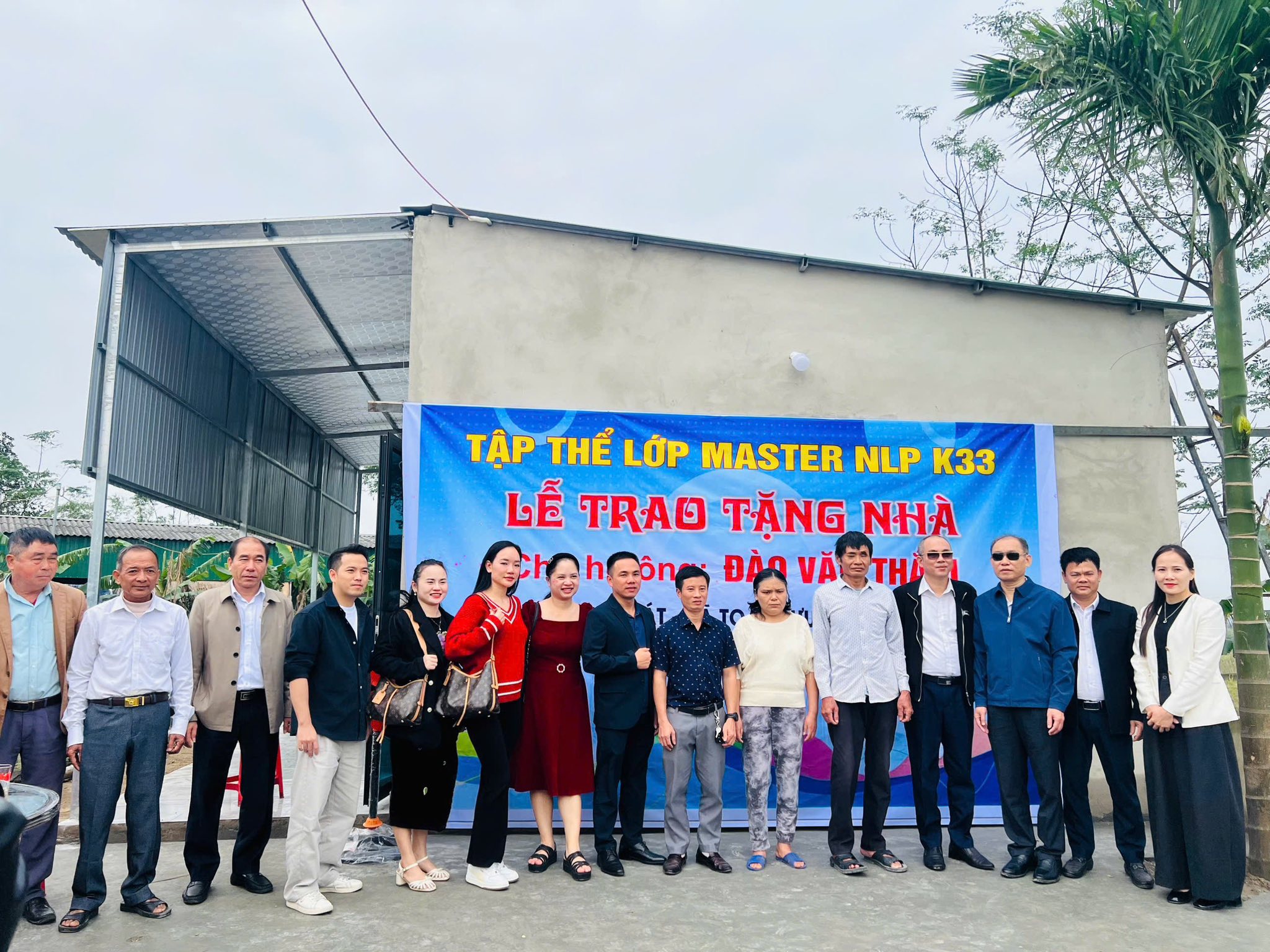 Trao tặng nhà ở cho hộ nghèo ở xã Toàn Lưu 