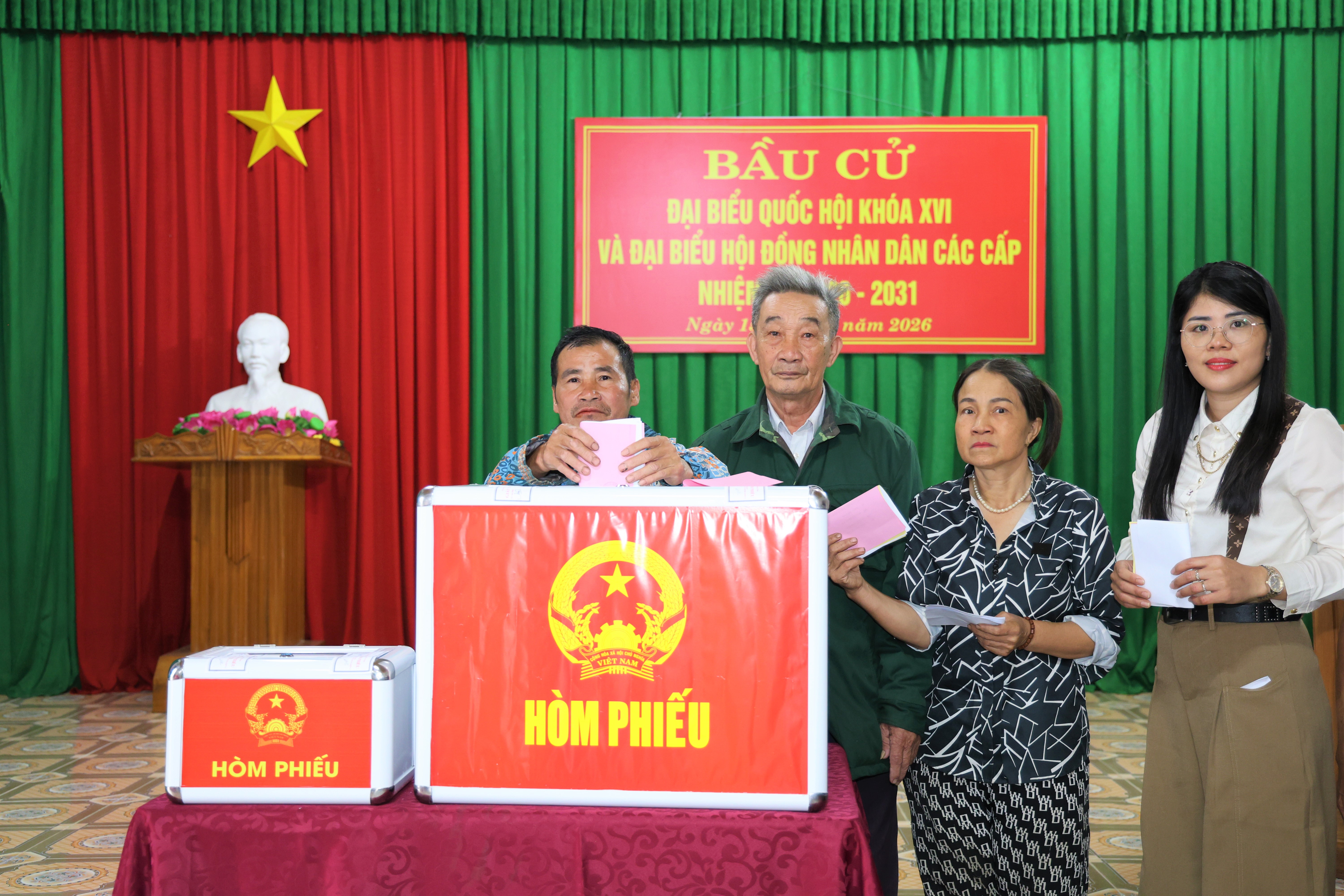 CỬ TRI XÃ TOÀN LƯU GỬI TRỌN NIỀM TIN TRONG TỪNG LÁ PHIẾU