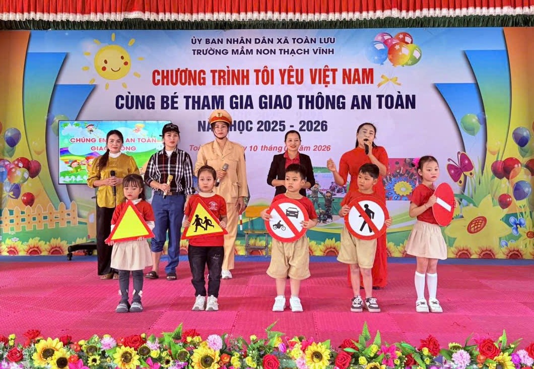 Trường Mầm non Thạch Vĩnh tuyên truyền an toàn giao thông