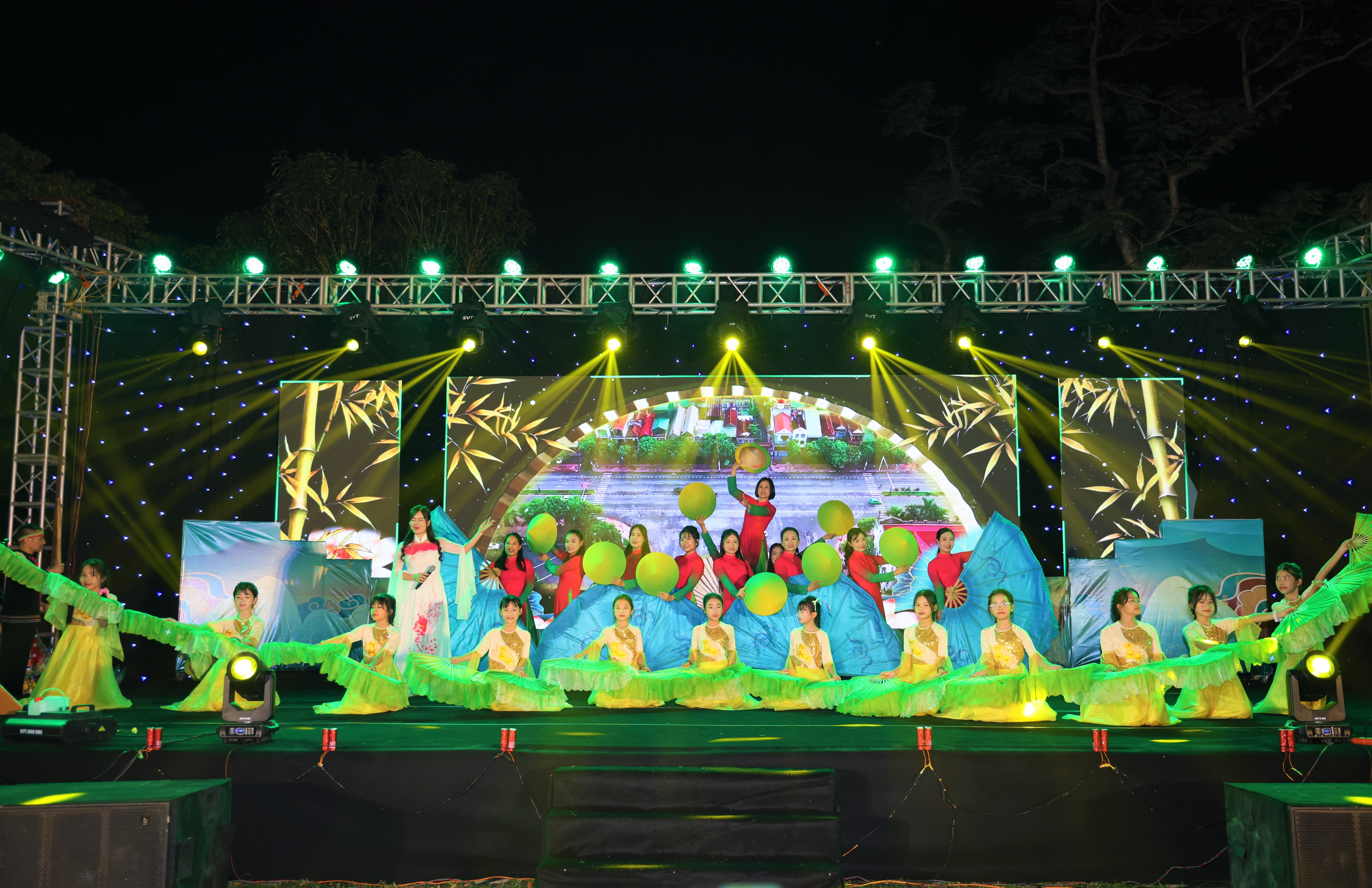 ĐẶC SẮC CHƯƠNG TRÌNH NGHỆ THUẬT MÙA XUÂN DÂNG ĐẢNG Ở XÃ TOÀN LƯU