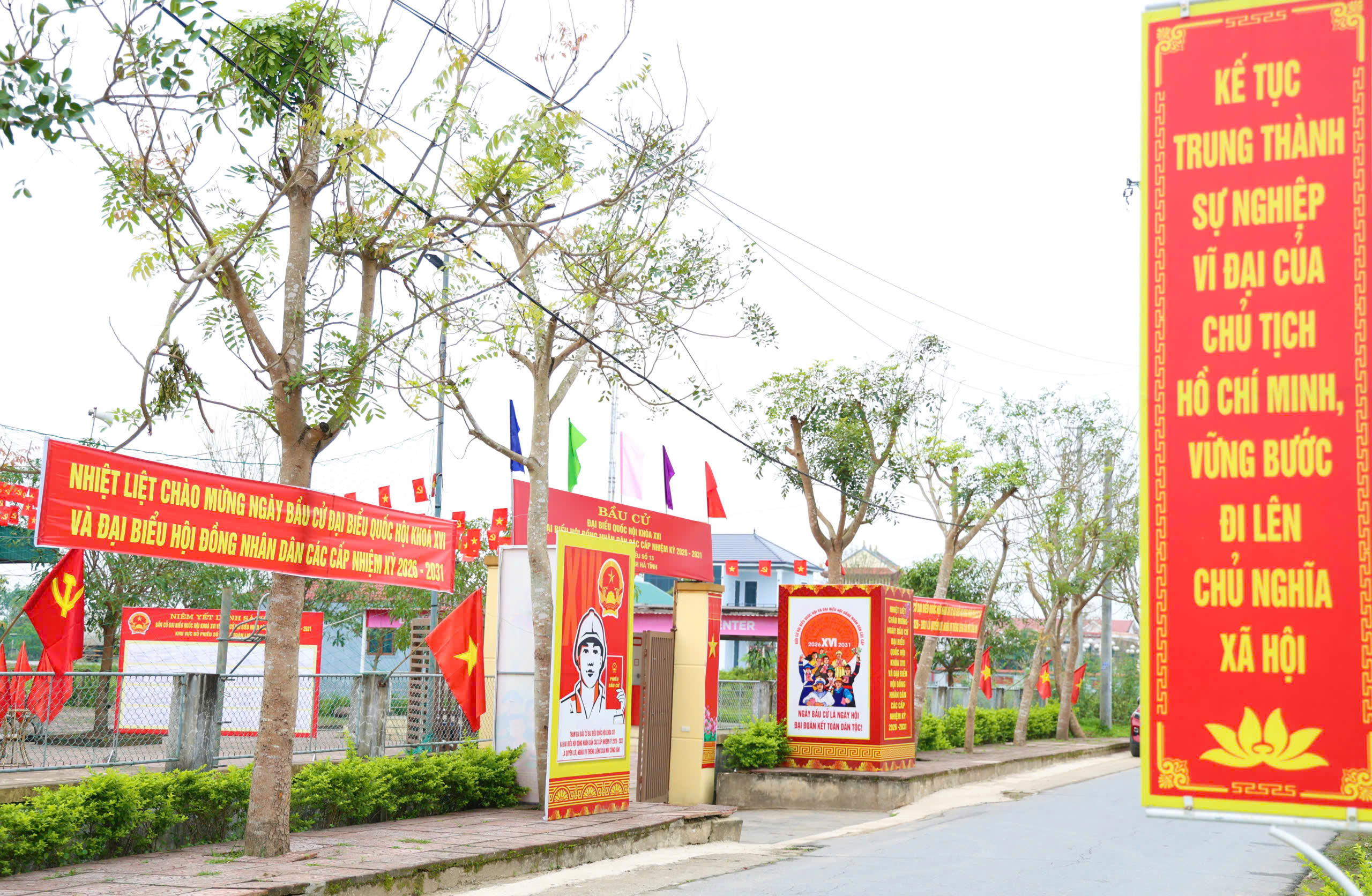 XÃ TOÀN LƯU RỰC RỠ CỜ HOA, SẴN SÀNG CHO NGÀY HỘI NON SÔNG