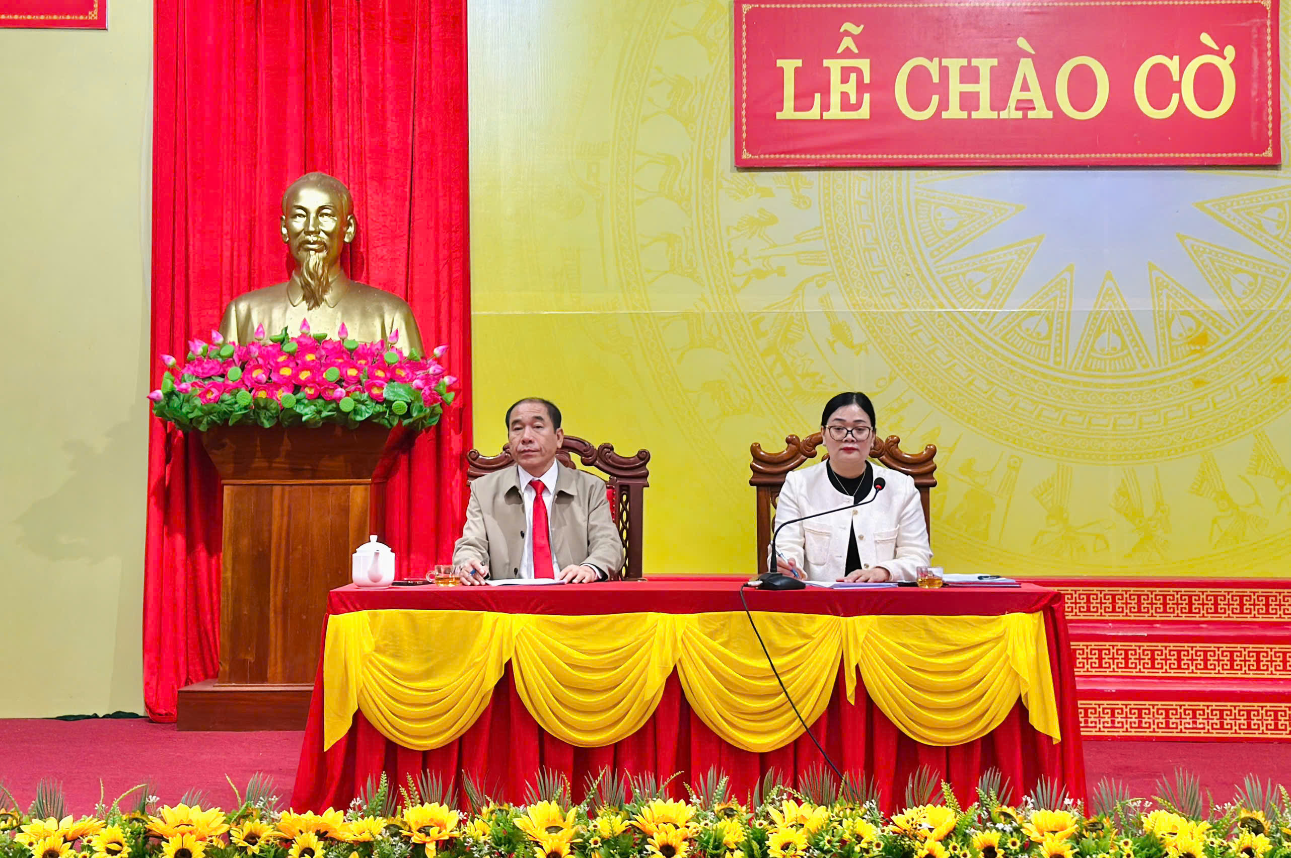 Xã Toàn Lưu tổ chức Lễ chào cờ tháng 12, chỉ đạo, thực hiện tháo gỡ những khó khăn, vướng mắc, hoàn thành chỉ tiêu, nhiệm vụ năm 2025 