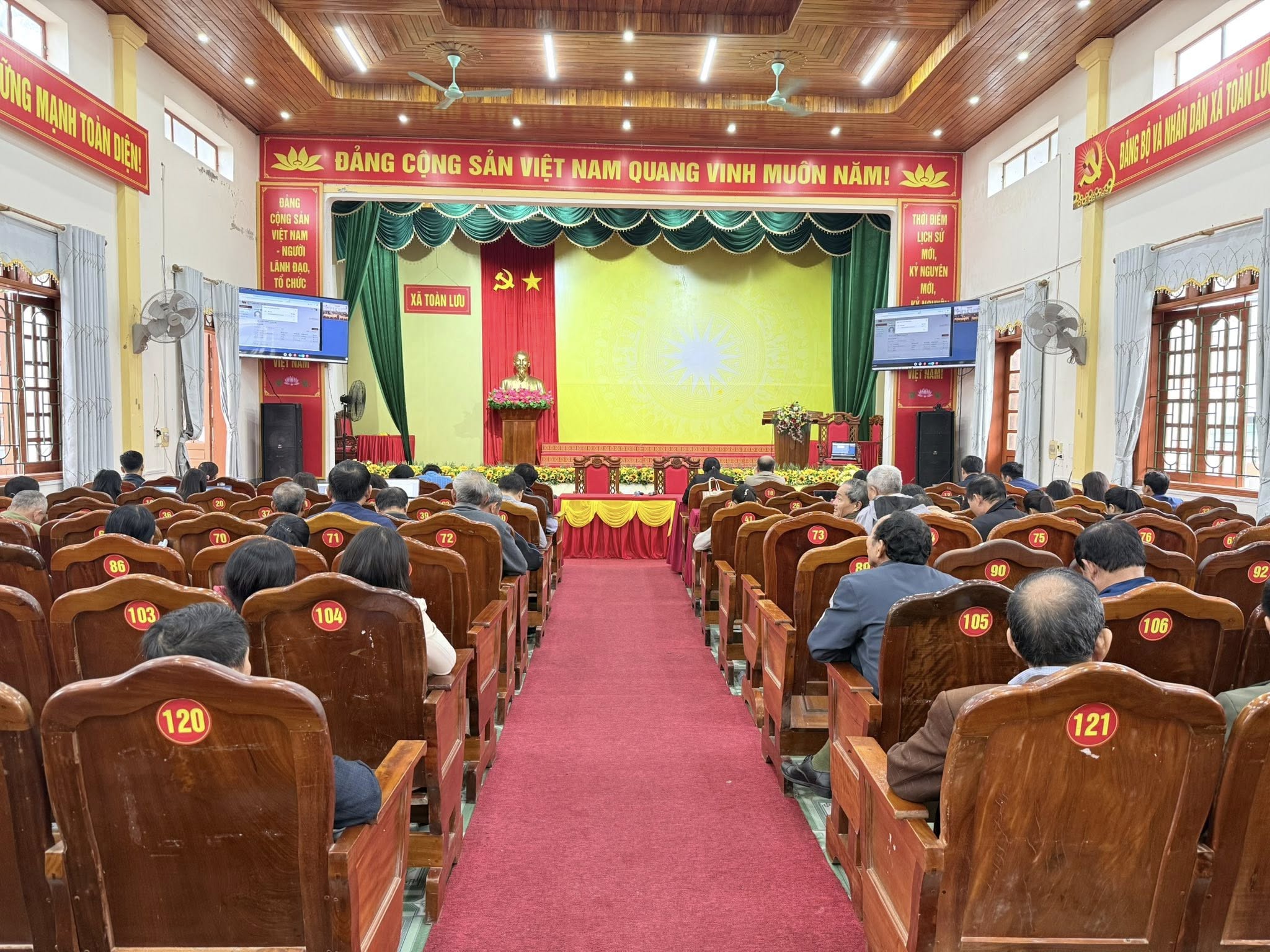 Đảng ủy xã Toàn Lưu tham dự Hội nghị trực tuyến tập huấn sử dụng Sổ tay Đảng viên điện tử