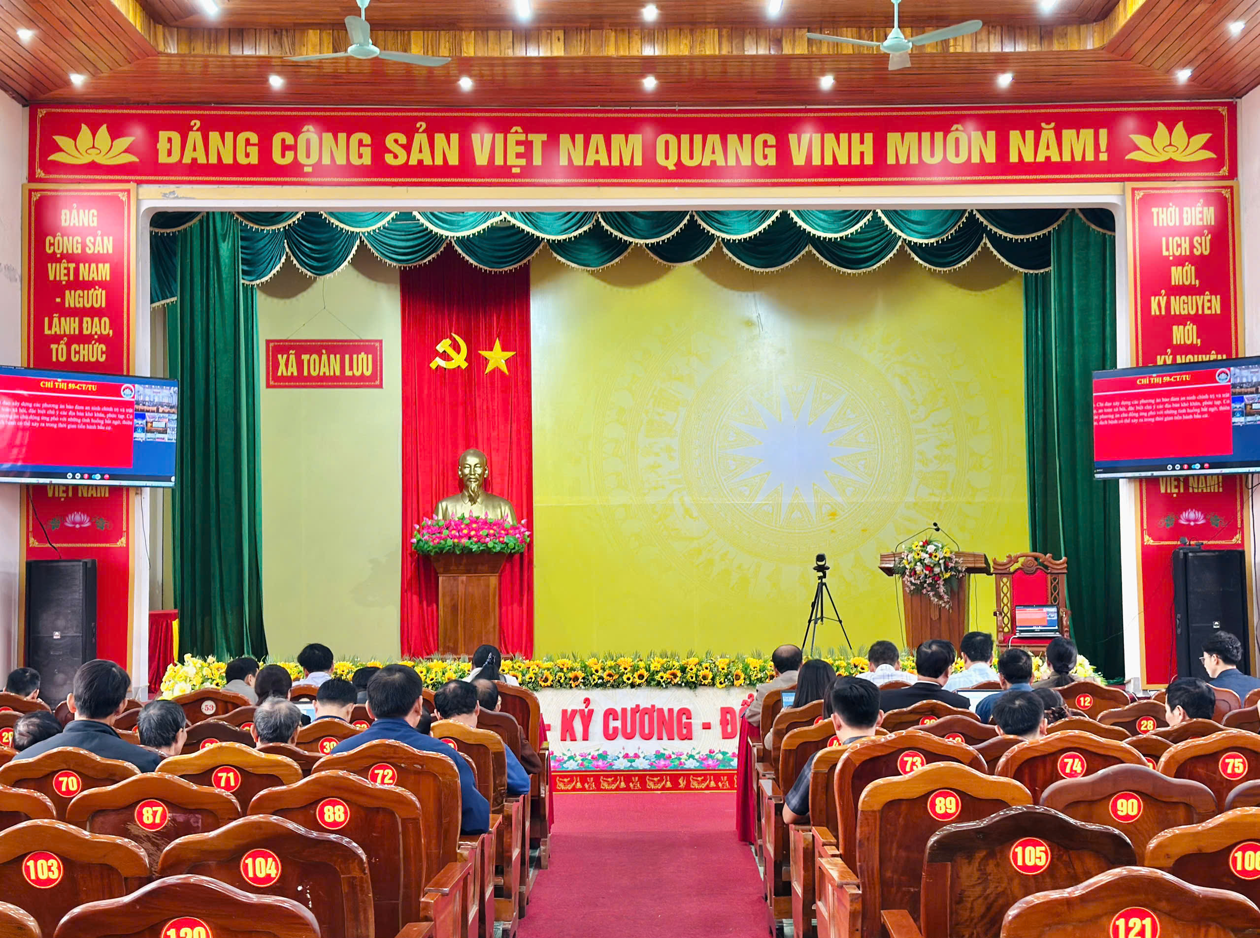 Toàn Lưu tiếp thu nghiêm túc các nội dung được quán triệt, triển khai tại Hội nghị trực tuyến về công tác tổ chức bầu cử 