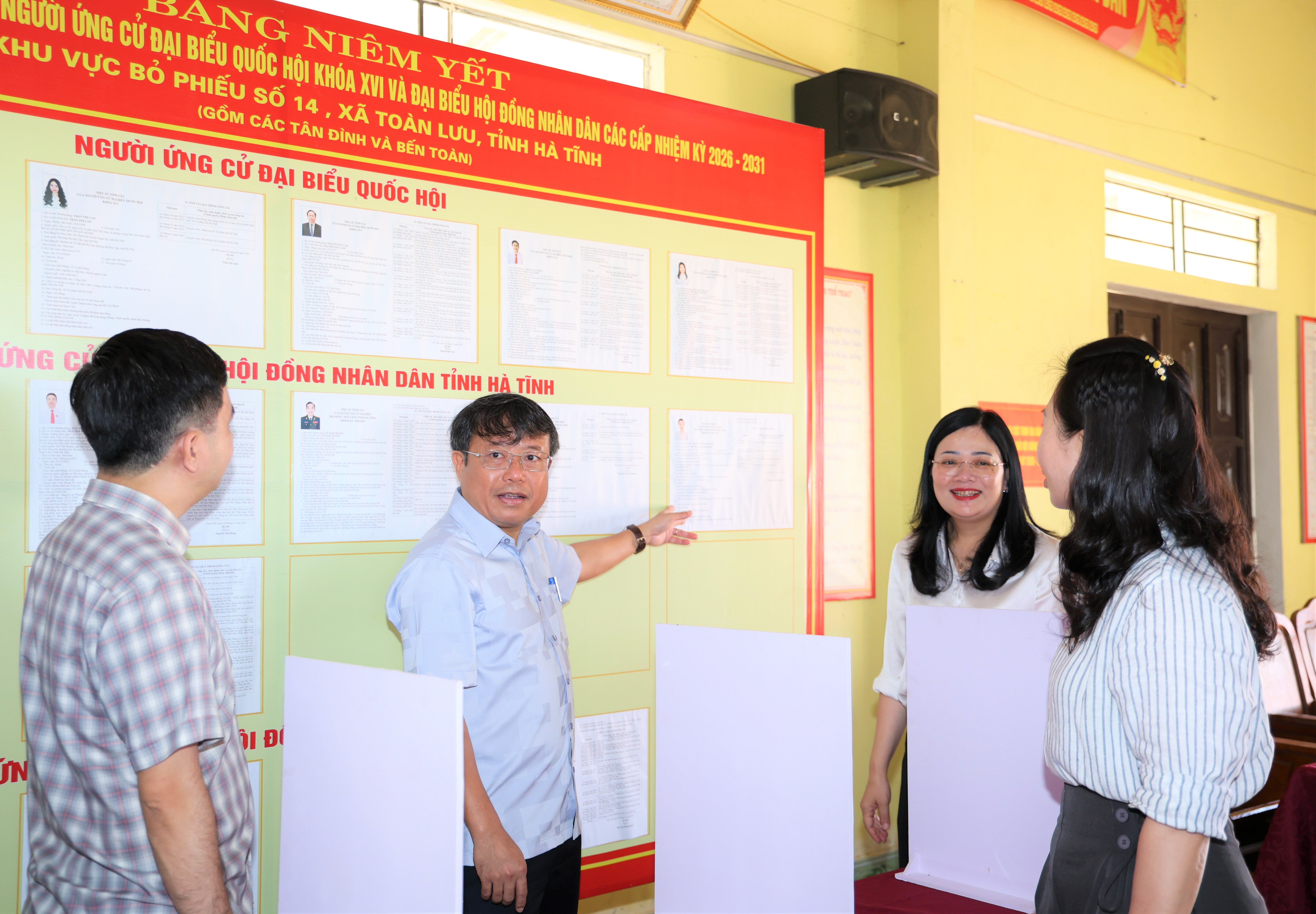 PCT Thường trực HĐND tỉnh Dương Tất Thắng đánh giá cao sự chủ động, linh hoạt trong công tác chuẩn bị cho bầu cử tại xã Toàn Lưu