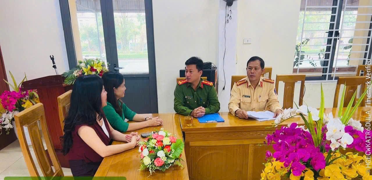 Công an xã Toàn Lưu làm việc với các nhà trường về công tác kiểm tra, tuyên truyền học sinh chưa đủ điều kiện điều khiển phương tiện 