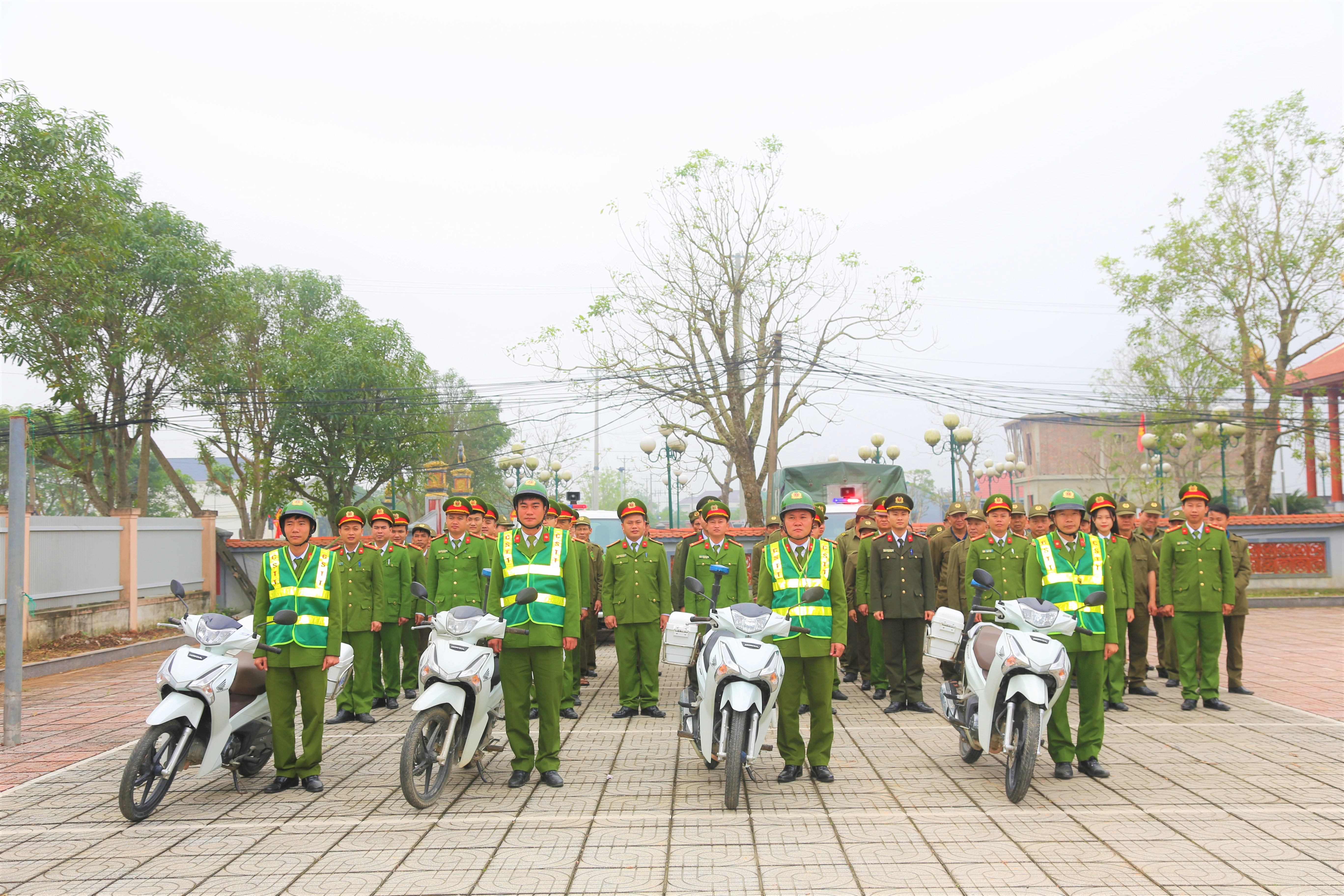 CÔNG AN XÃ TOÀN LƯU RA QUÂN TẤN CÔNG TRẤN ÁP CÁC LOẠI TỘI PHẠM 