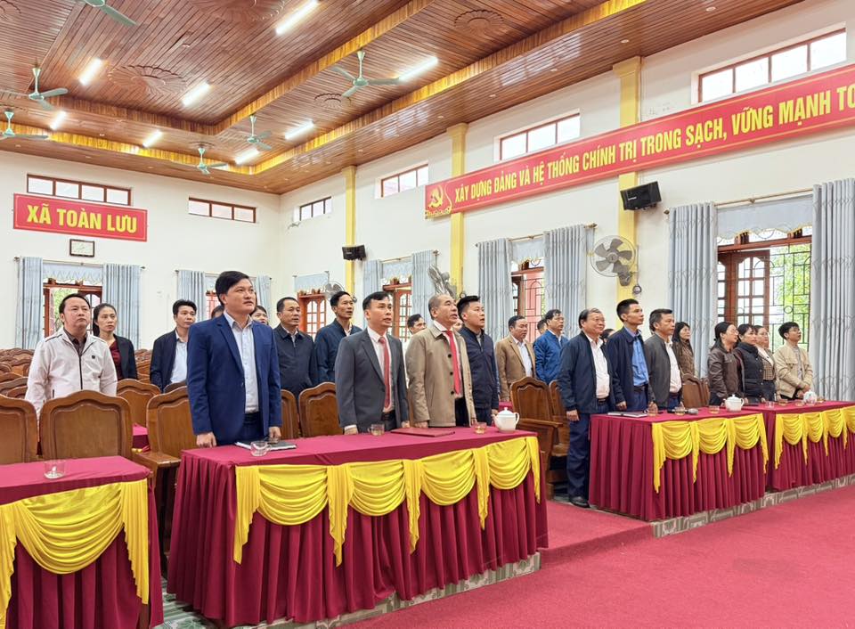 UBND xã Toàn Lưu tổ chức Lễ Chào cờ tháng 11/2025