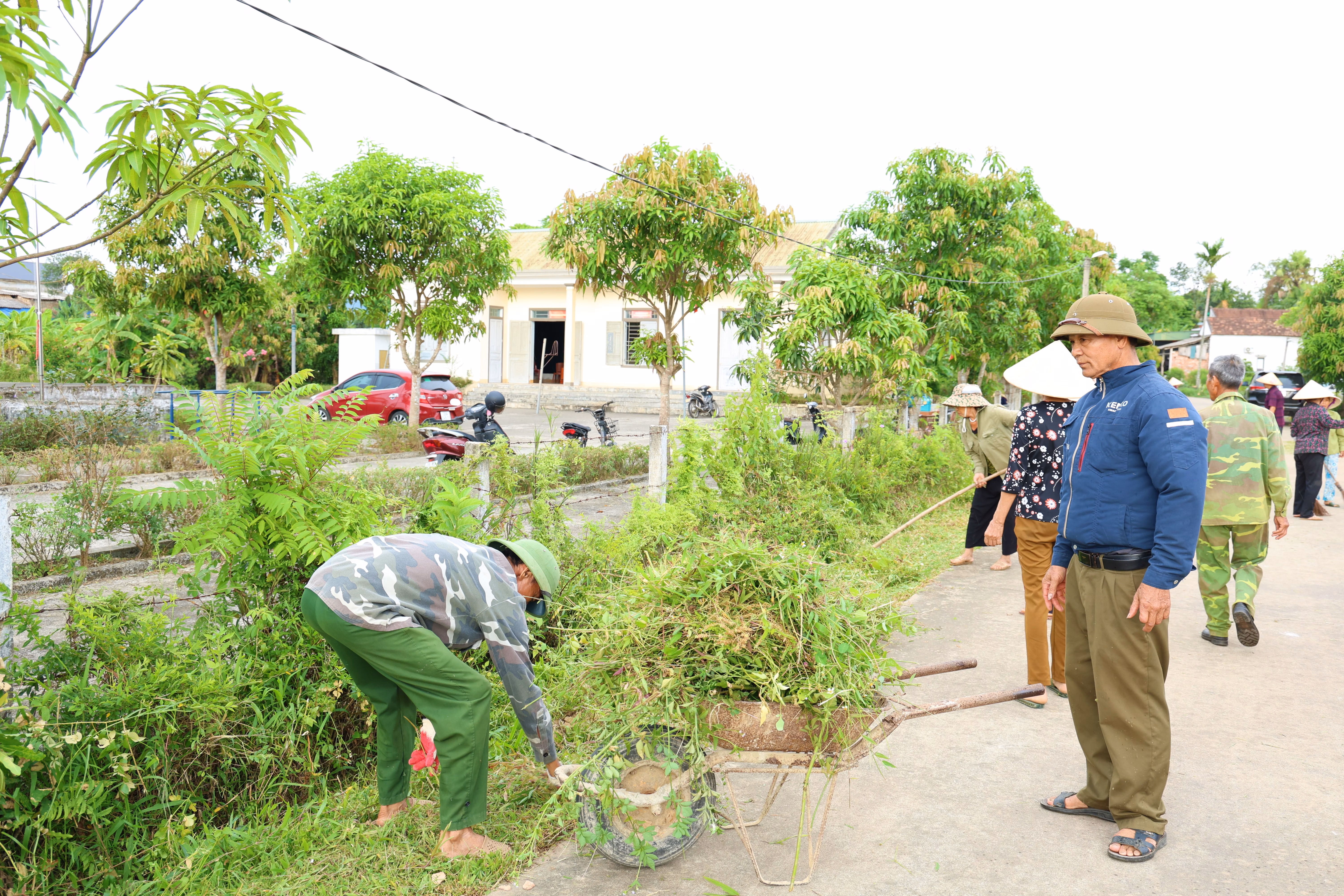 Toàn Lưu: Hơn 1.500 người tham gia tổng dọn vệ sinh môi trường - Vì một Việt Nam xanh, sạch, đẹp 