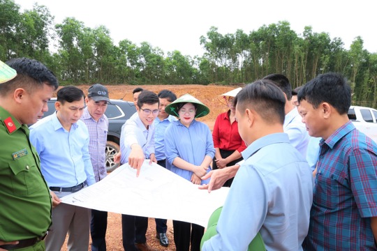 BCH Đảng bộ xã Toàn Lưu nghe và cho ý kiến về Đồ án quy hoạch sân Golf thể thao 18 hố tỷ lệ 1/500