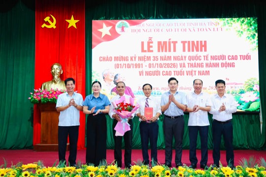 Xã Toàn Lưu Mít tinh kỷ niệm 35 năm ngày Quốc tế Người cao tuổi 