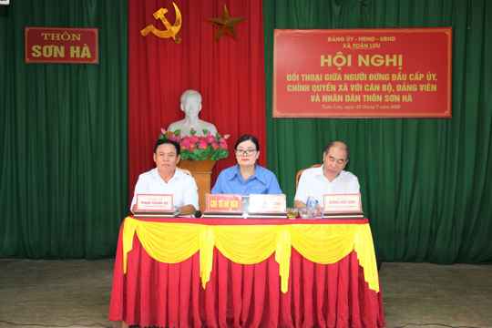 Đối thoại giữa người đứng đầu Cấp ủy, chính quyền với Nhân dân thôn Sơn Hà 