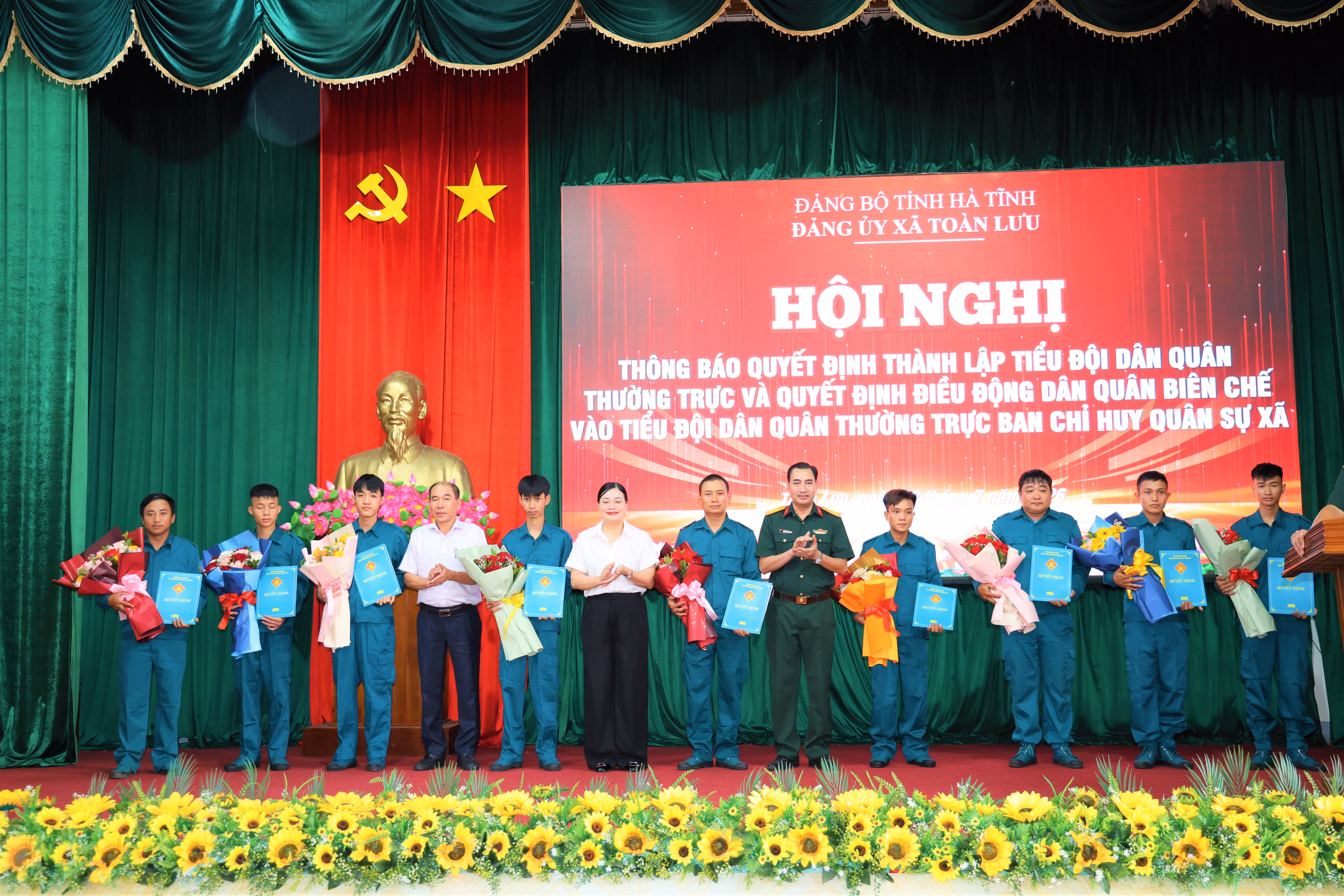 Công bố Quyết định thành lập Tiểu đội Dân quân thường trực xã Toàn Lưu 