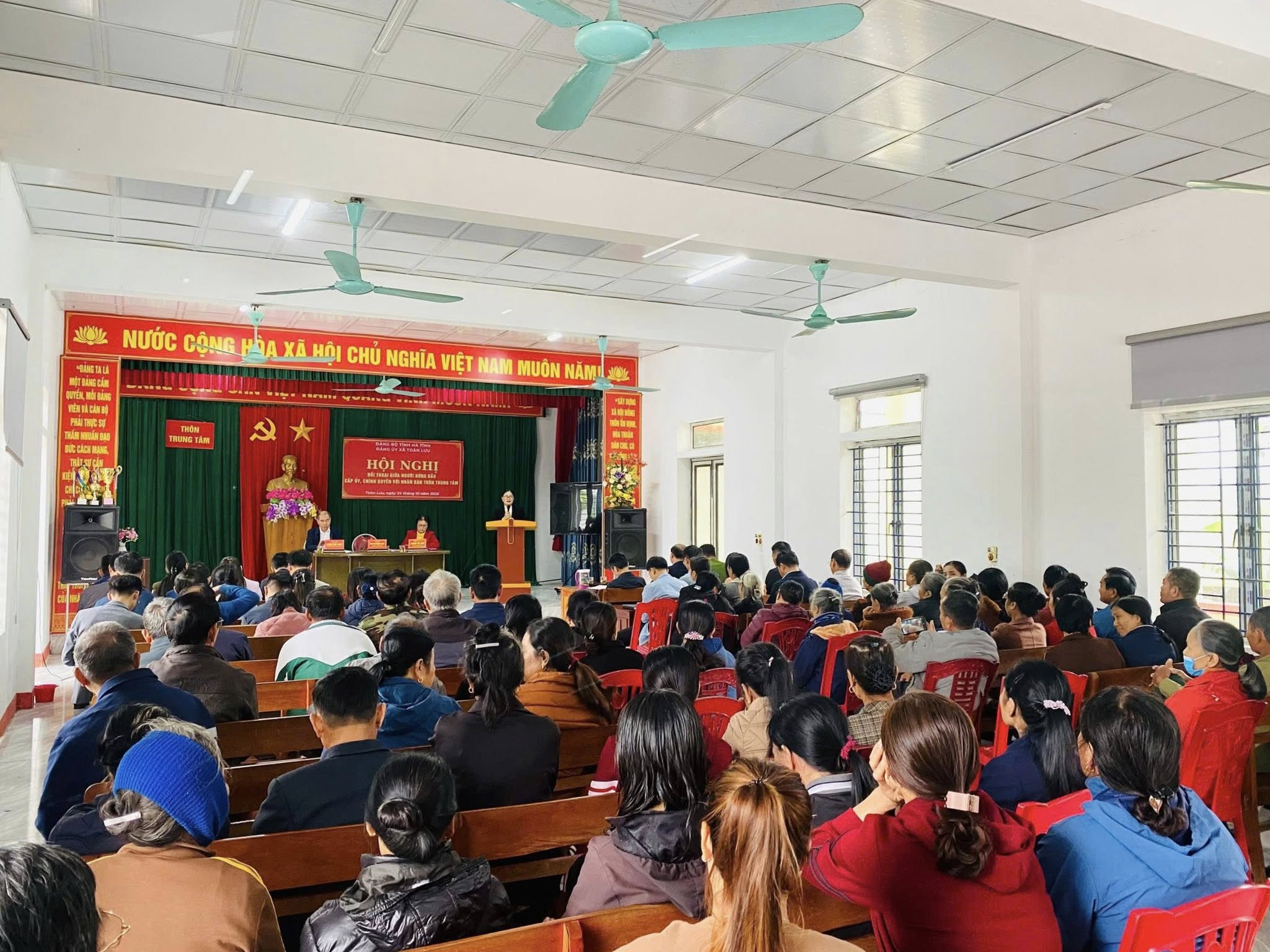 Đảng ủy xã Toàn Lưu đối thoại với cán bộ, đảng viên và nhân dân thôn Trung Tâm 