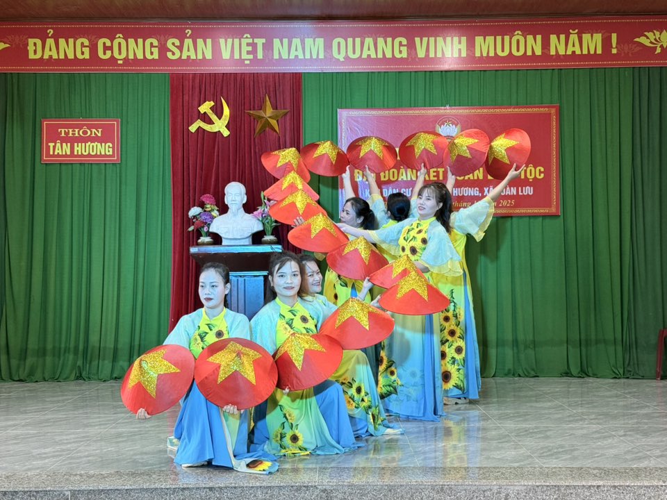 Rộn ràng Ngày hội Đại đoàn kết toàn dân tộc tại các thôn trên địa bàn xã Toàn Lưu